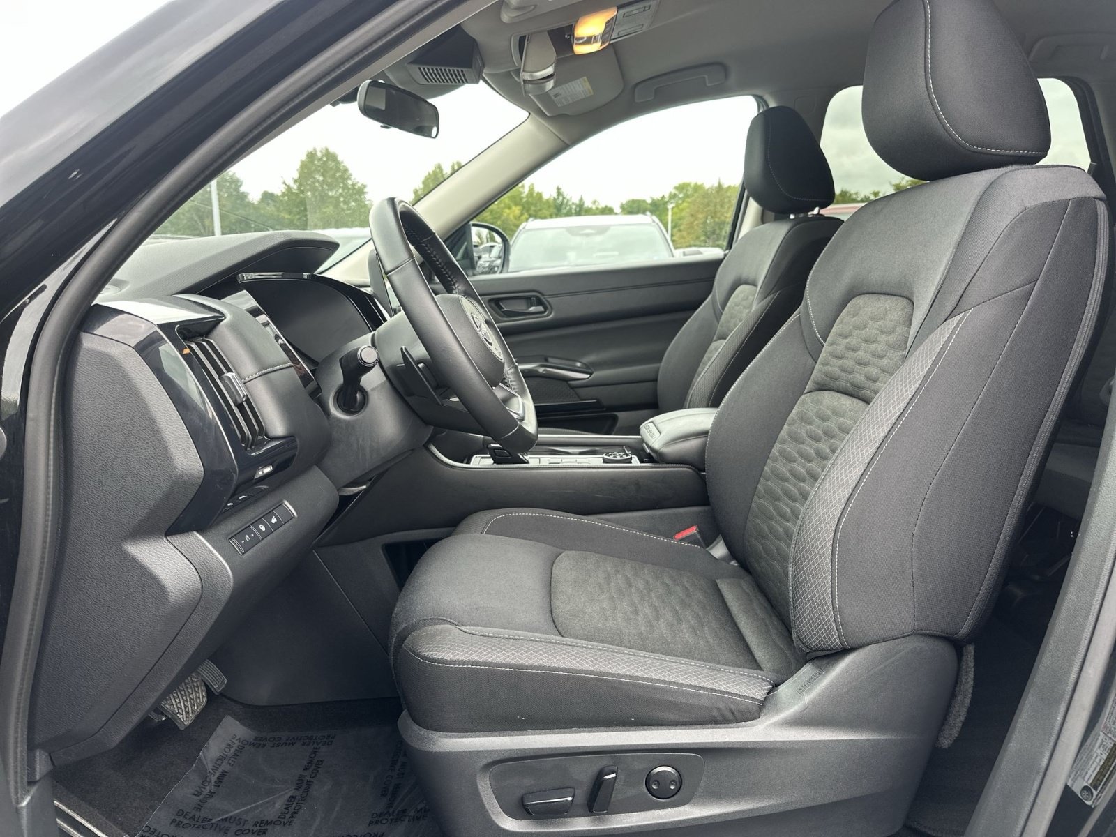 Used 2025 Nissan Pathfinder SV AWD/4WD image 14