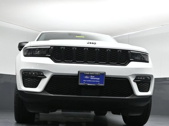 Used 2023 Jeep Grand Cherokee Limited w/ Black Appearance Package AWD/4WD image 37