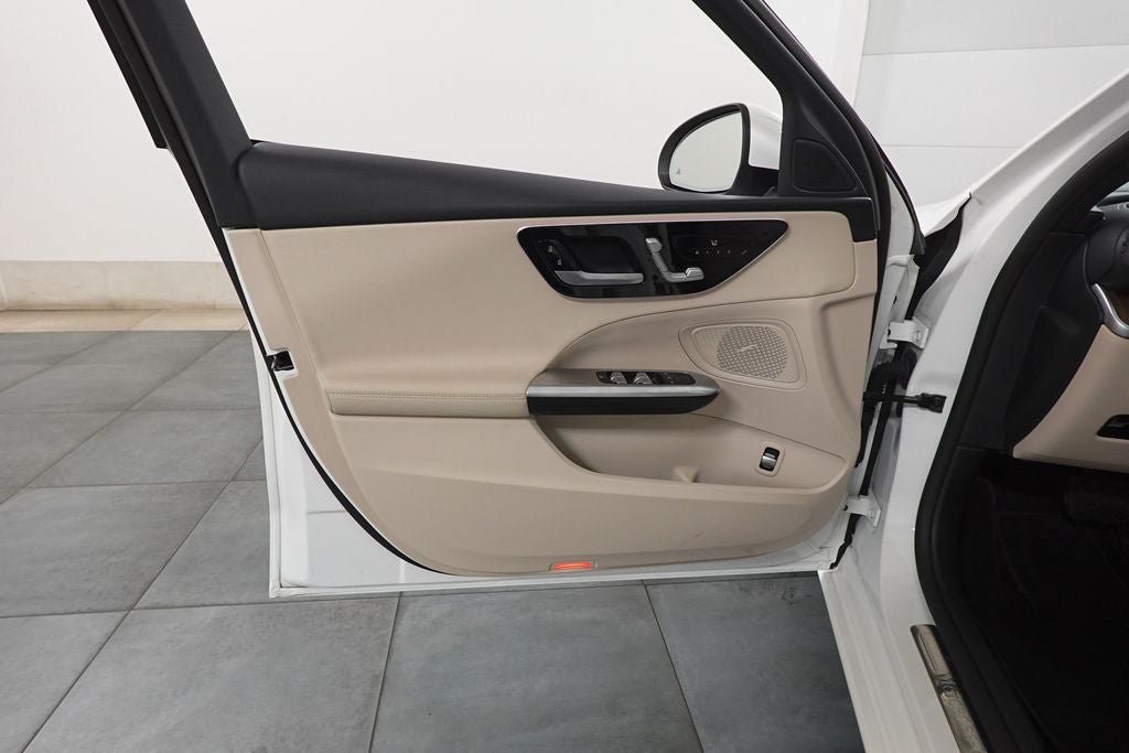 Used 2025 Mercedes-Benz C 300 4MATIC Sedan image 23