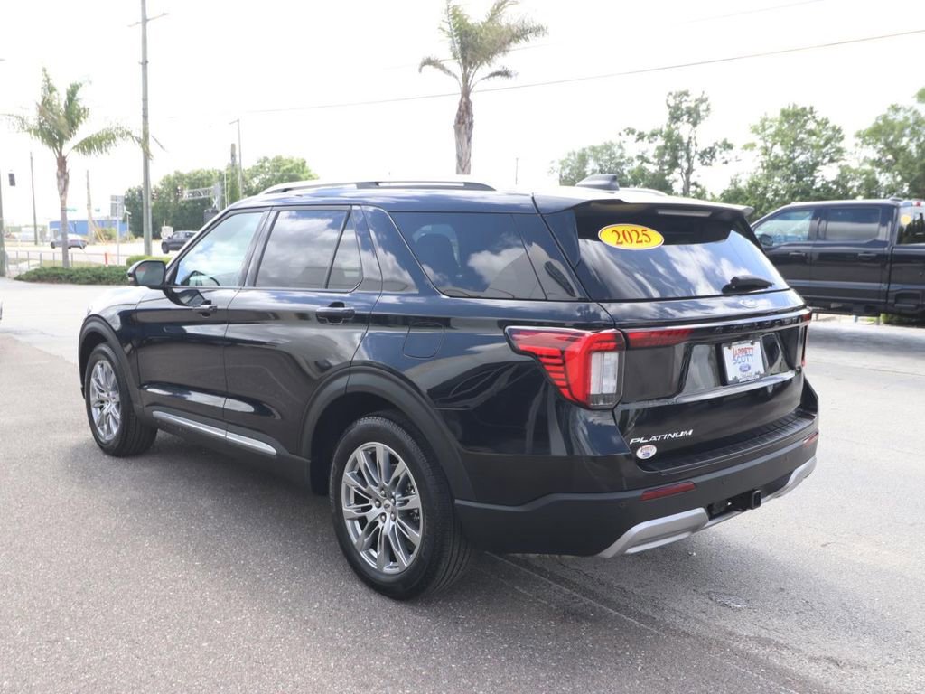 Certified 2025 Ford Explorer Platinum image 3