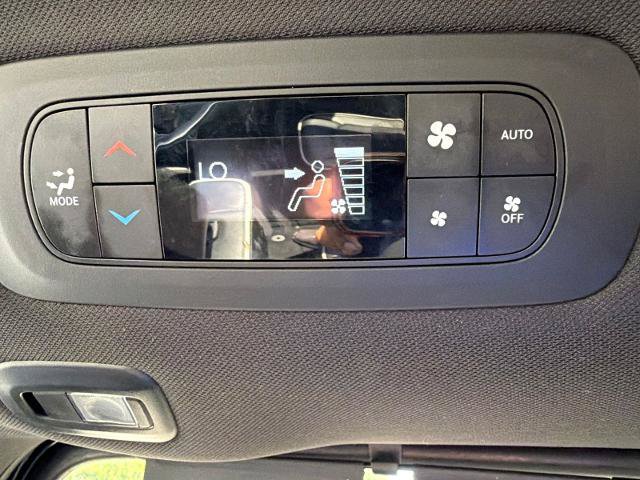 Used 2025 Chrysler Pacifica Limited FWD image 23