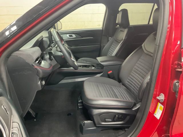 Certified 2025 Ford Explorer ST-Line w/ ST-Line Street Pack image 8