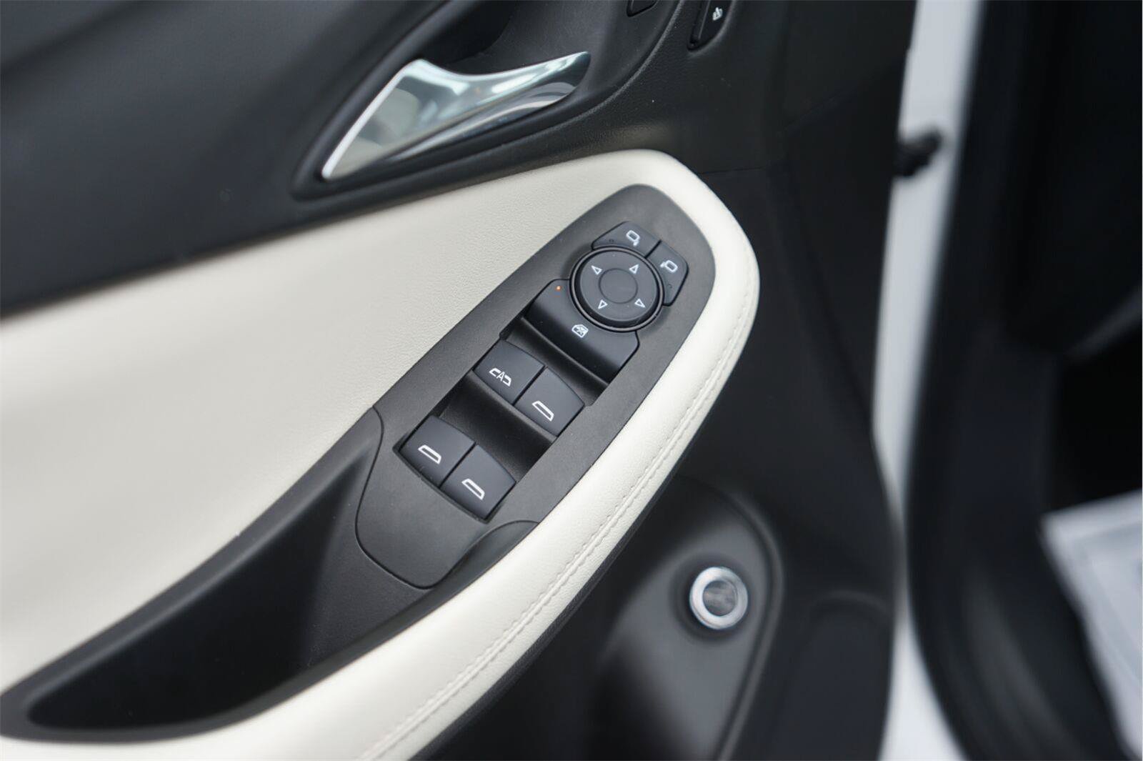 Used 2021 Buick Encore GX Essence w/ Experience Buick Package FWD image 30
