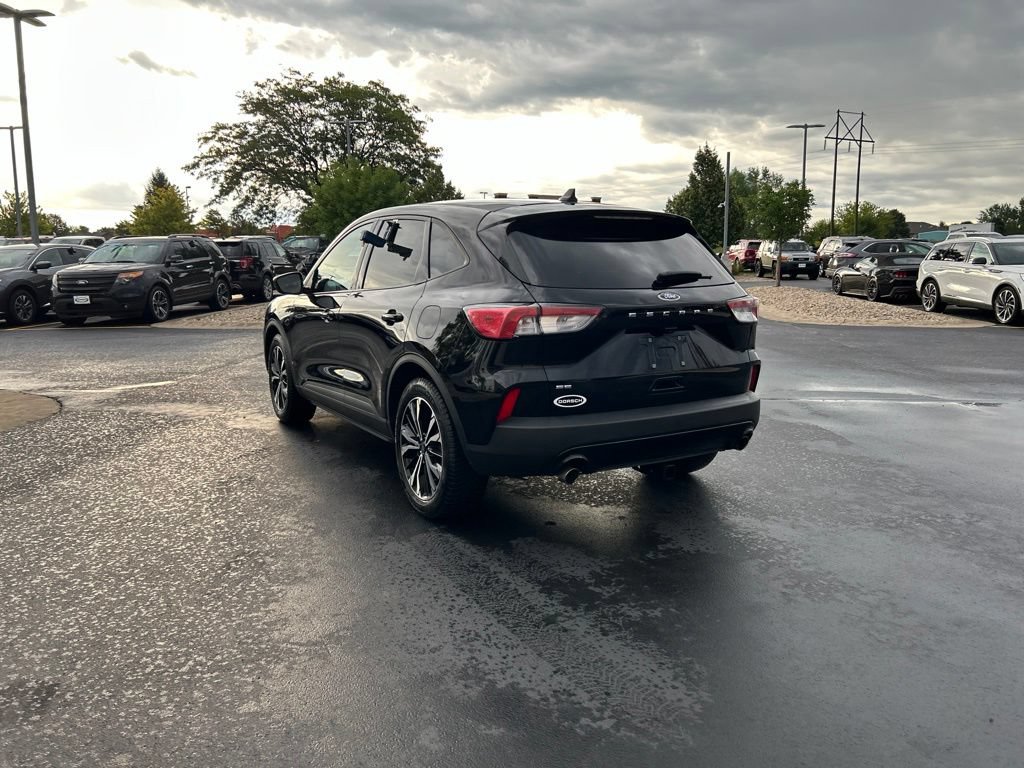 Certified 2021 Ford Escape SE w/ SE Sport Appearance Package FWD image 9