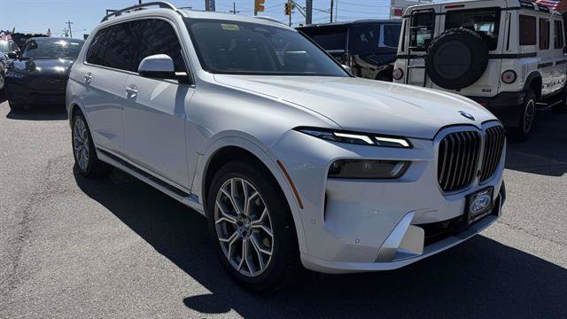 Used 2024 BMW X7 xDrive40i w/ Premium Package AWD/4WD image 2