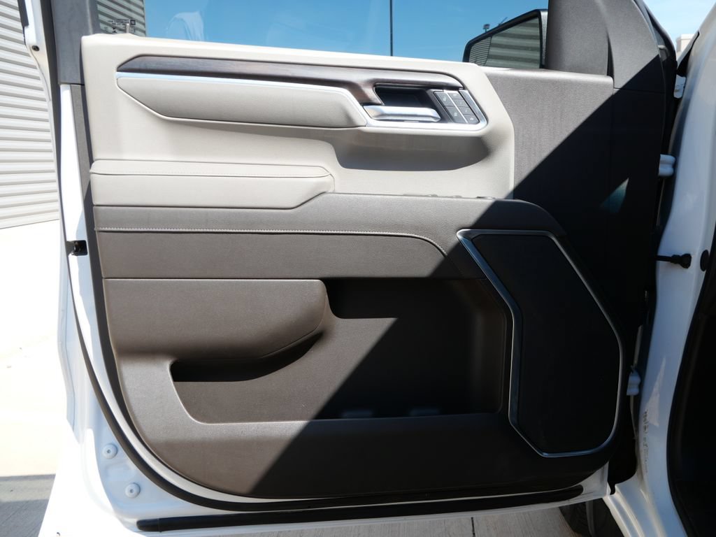 Used 2025 GMC Sierra 1500 SLT AWD/4WD image 19