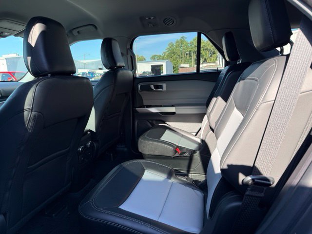 Certified 2022 Ford Explorer XLT w/ Equipment Group 202A AWD/4WD image 7