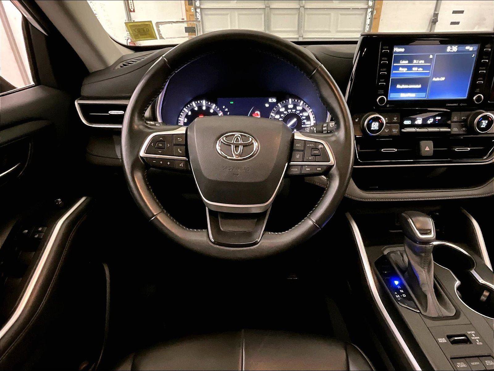 Used 2022 Toyota Highlander XLE AWD/4WD image 5