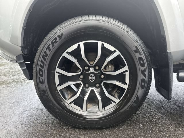 Used 2020 Toyota Tacoma TRD Sport w/ Technology Package AWD/4WD image 10
