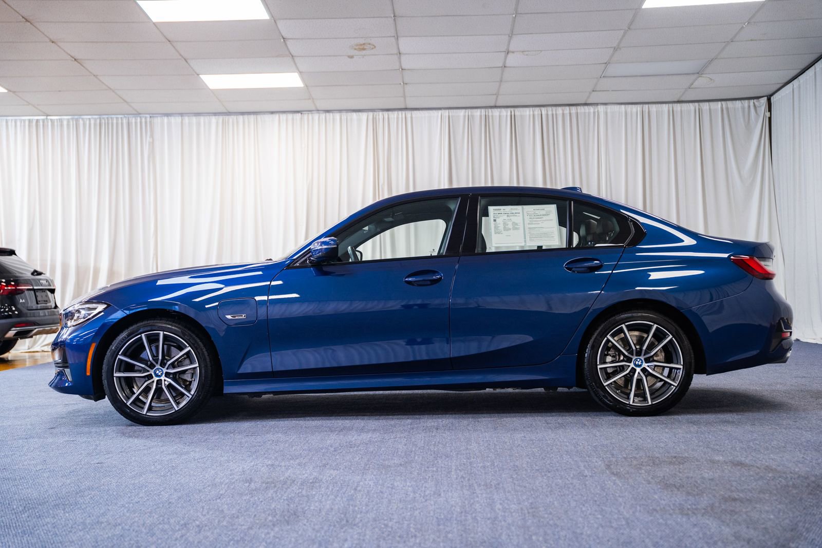 Used 2022 BMW 330e xDrive w/ Premium Package AWD/4WD image 4