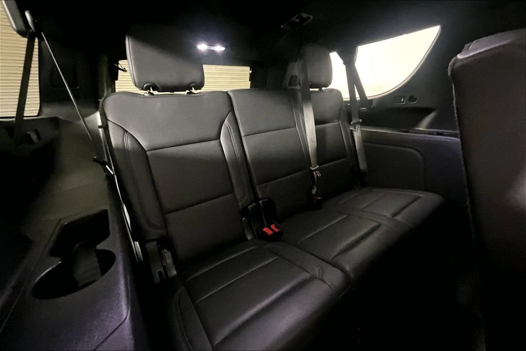 Used 2025 Chevrolet Suburban Z71 AWD/4WD image 23