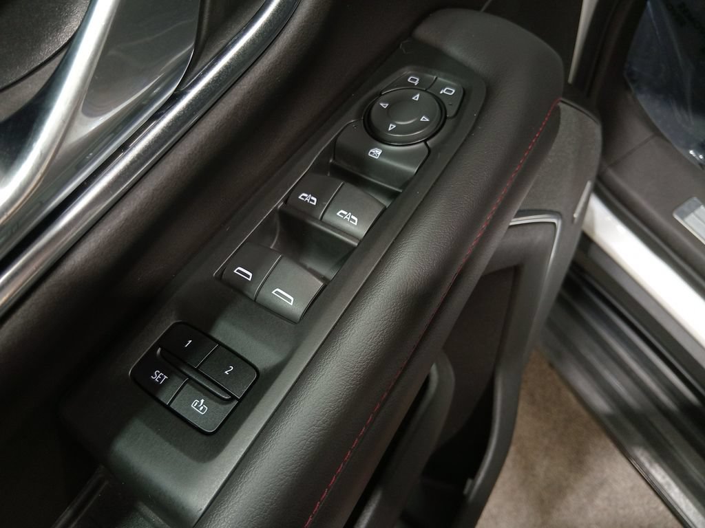Used 2021 Chevrolet Suburban RST AWD/4WD image 17
