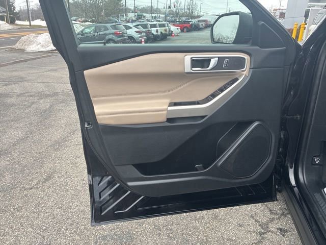 Certified 2022 Ford Explorer XLT w/ Equipment Group 202A image 18