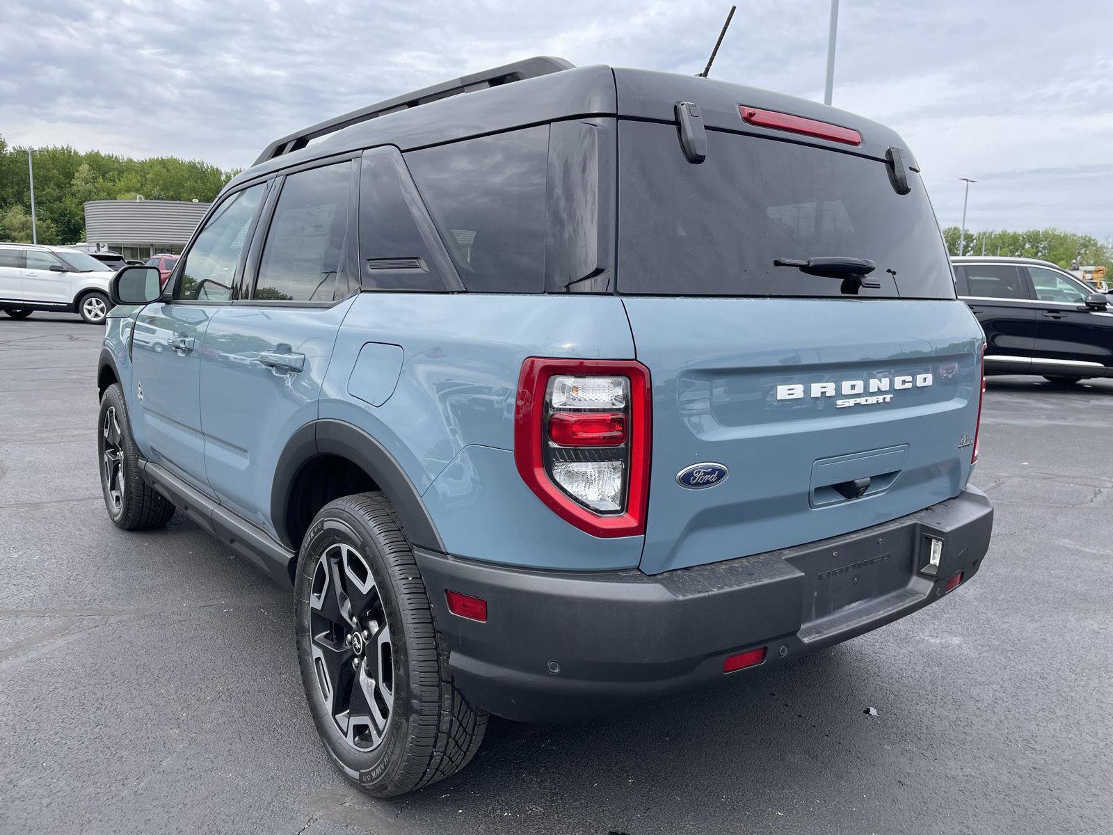 Certified 2022 Ford Bronco Sport Outer Banks w/ Tech Package AWD/4WD image 3