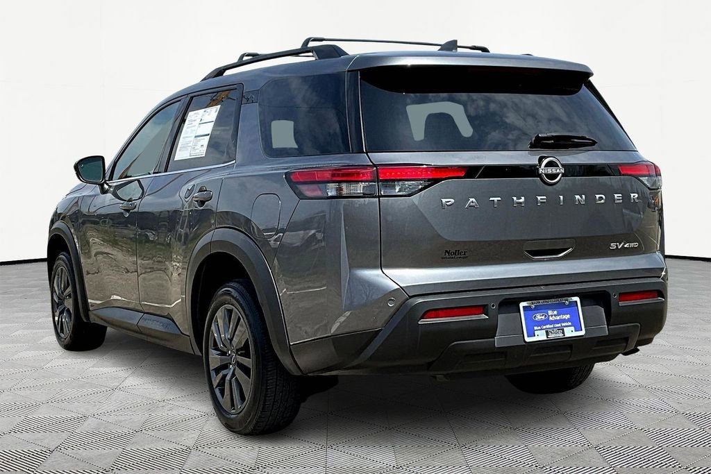 Used 2024 Nissan Pathfinder SV image 2