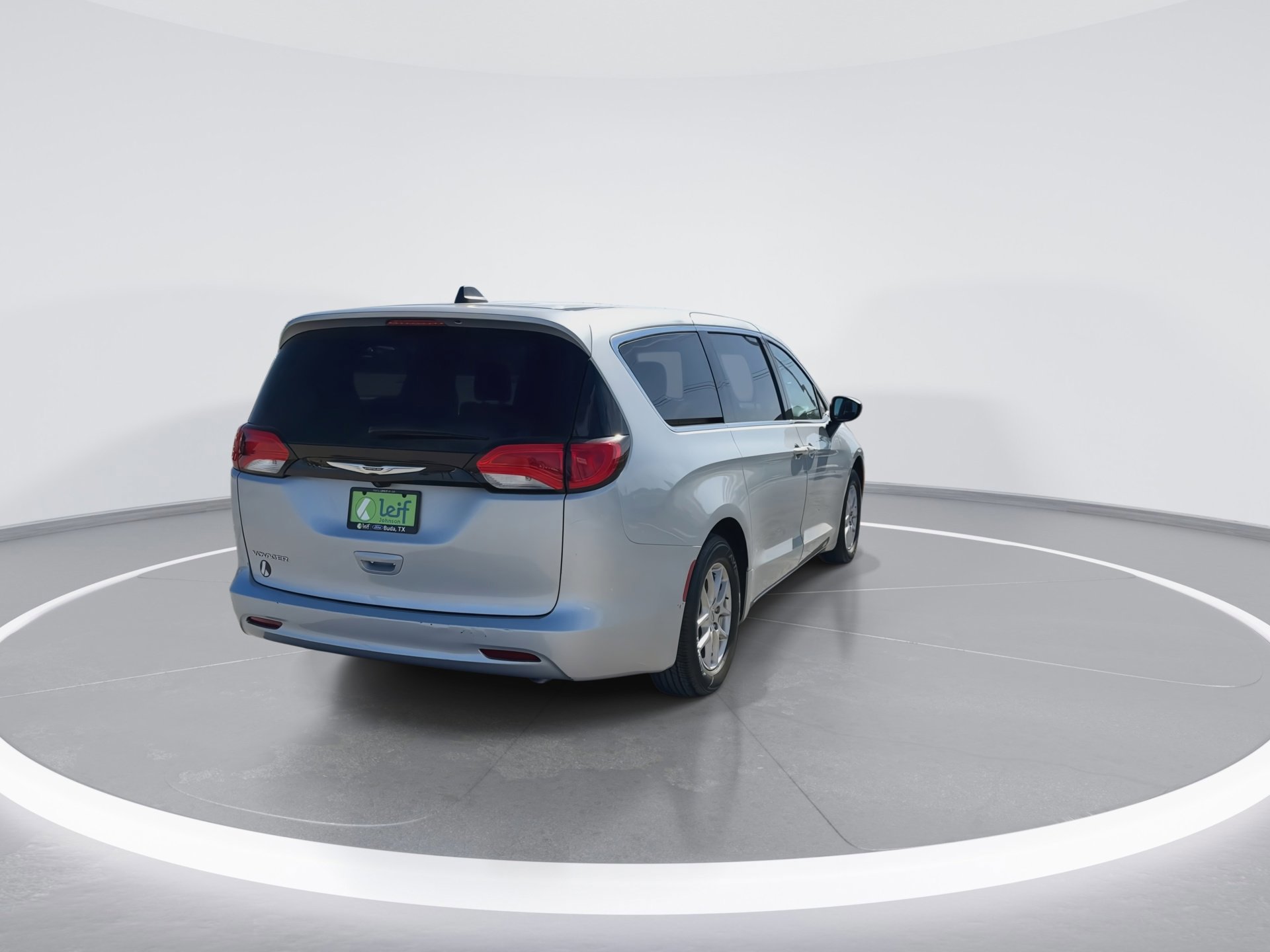 Used 2024 Chrysler Voyager LX image 4