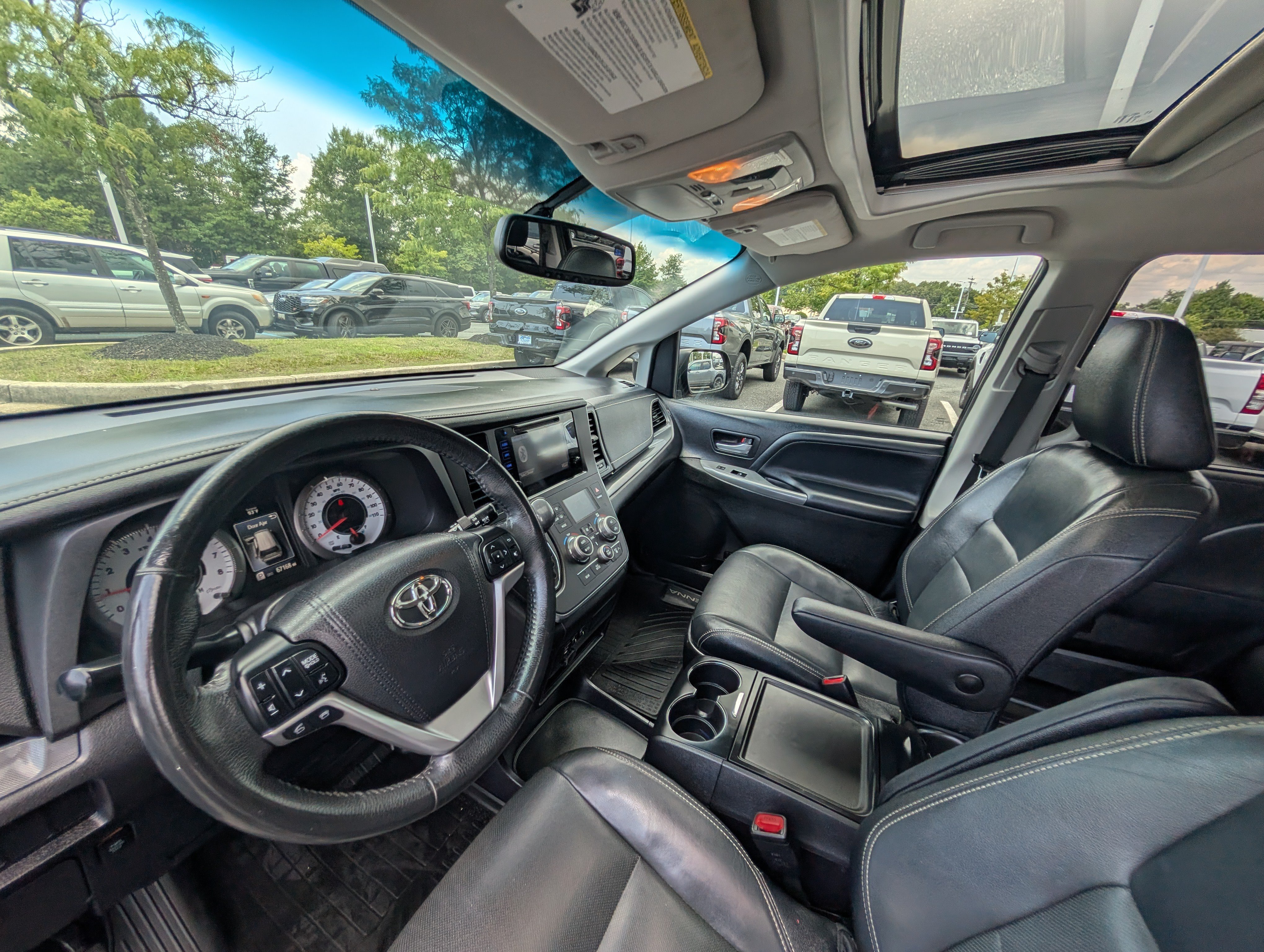 Used 2017 Toyota Sienna SE Premium FWD image 17