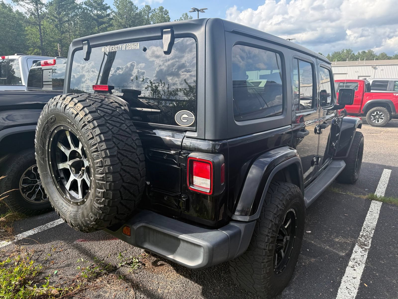 Used 2019 Jeep Wrangler Unlimited Sahara AWD/4WD image 5