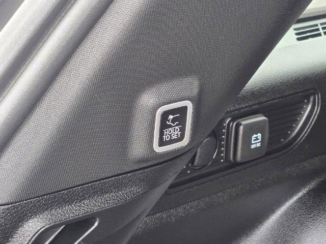 Used 2023 Jeep Grand Cherokee Altitude image 16