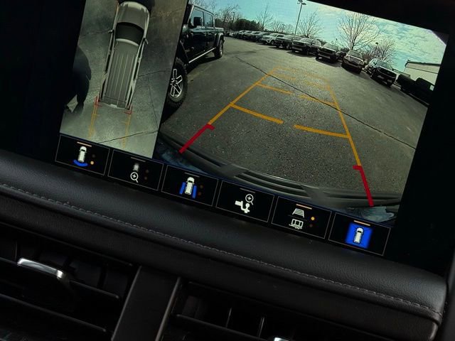 Used 2022 Chevrolet Tahoe Z71 w/ Luxury Package image 16