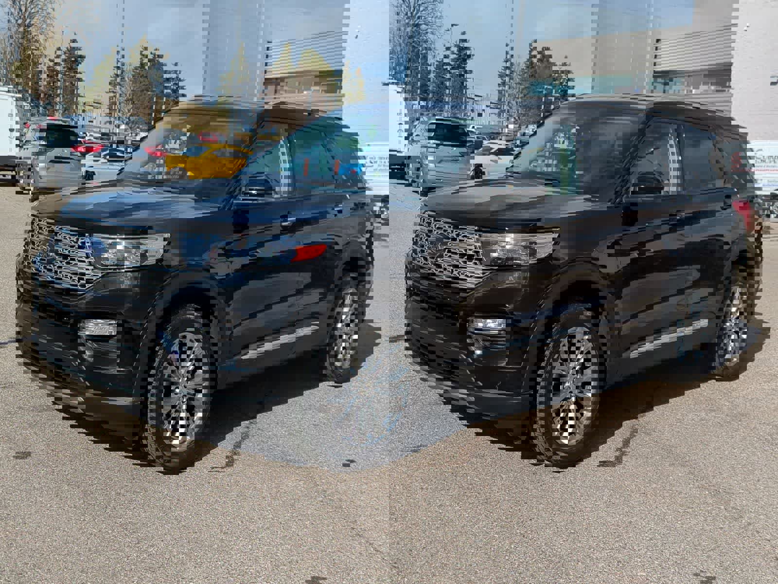 Certified 2023 Ford Explorer Limited w/ Equipment Group 301A image 4