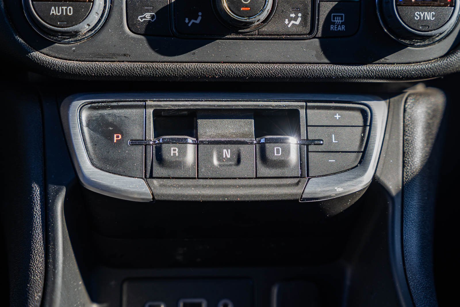 Used 2024 GMC Terrain SLE w/ Driver Convenience Package image 28