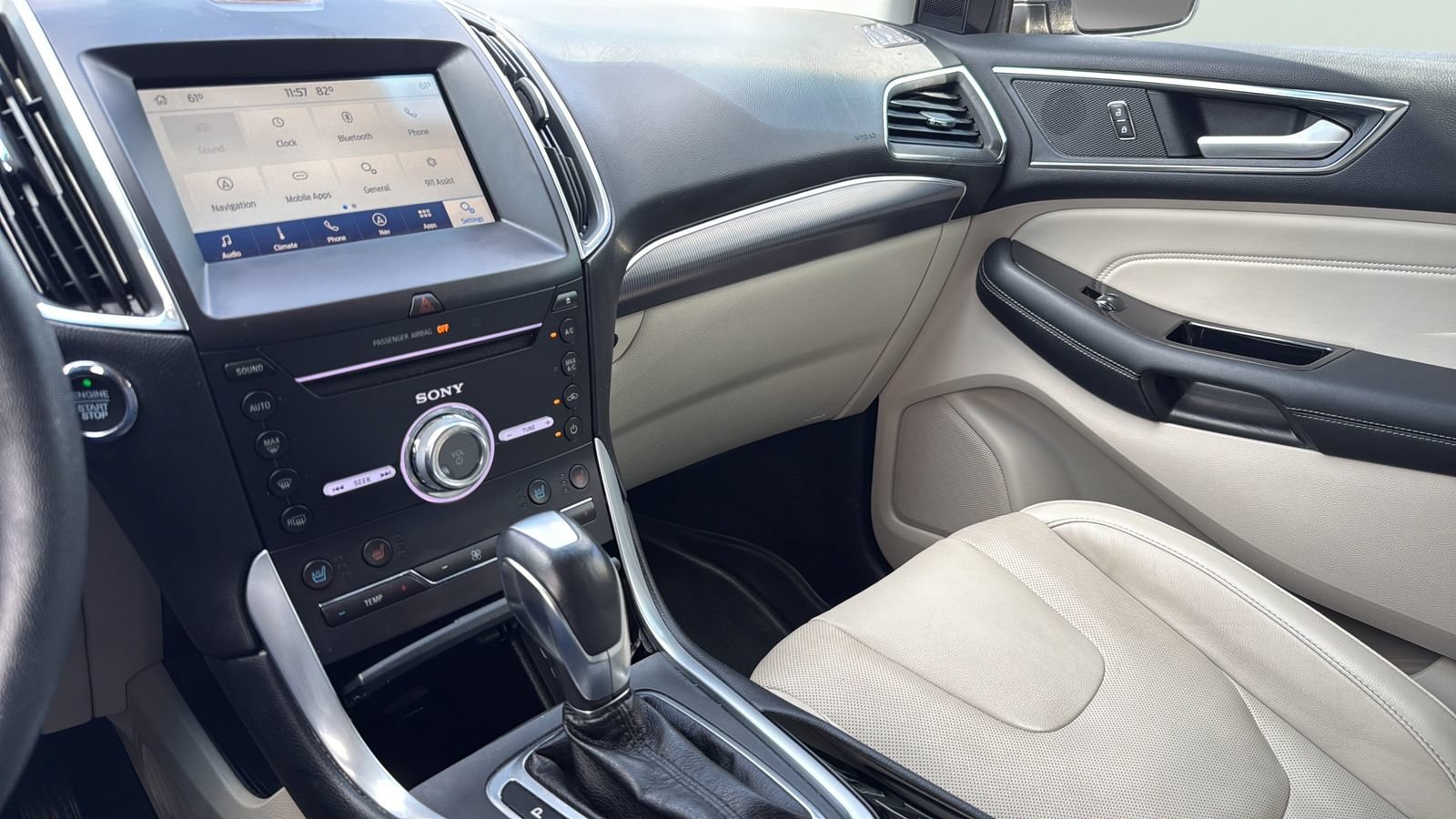 Certified 2018 Ford Edge Titanium w/ Equipment Group 301A FWD image 18