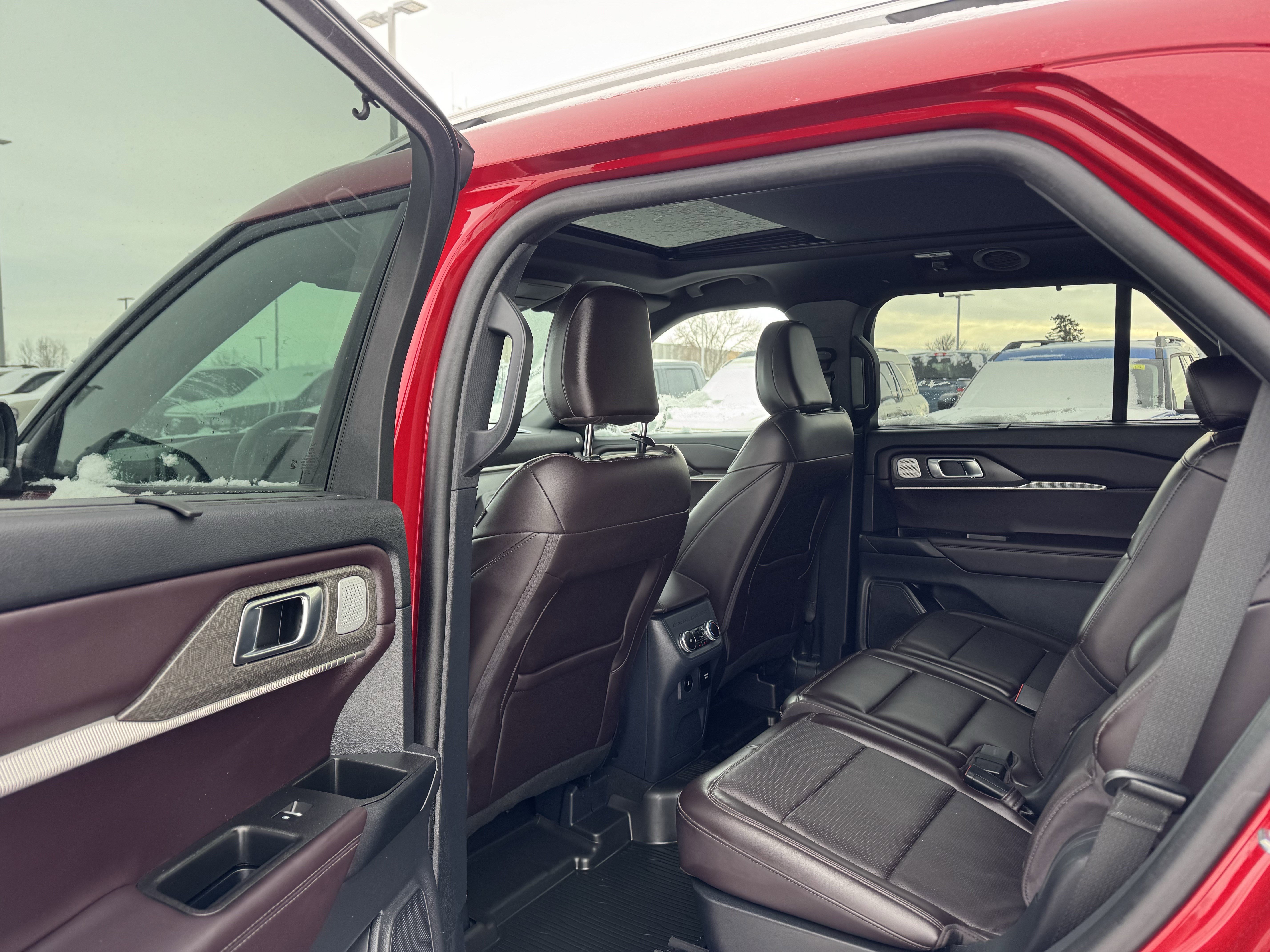 Certified 2025 Ford Explorer Platinum image 19