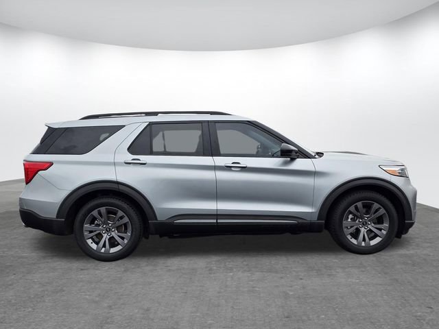 Certified 2022 Ford Explorer XLT w/ Equipment Group 202A RWD image 3