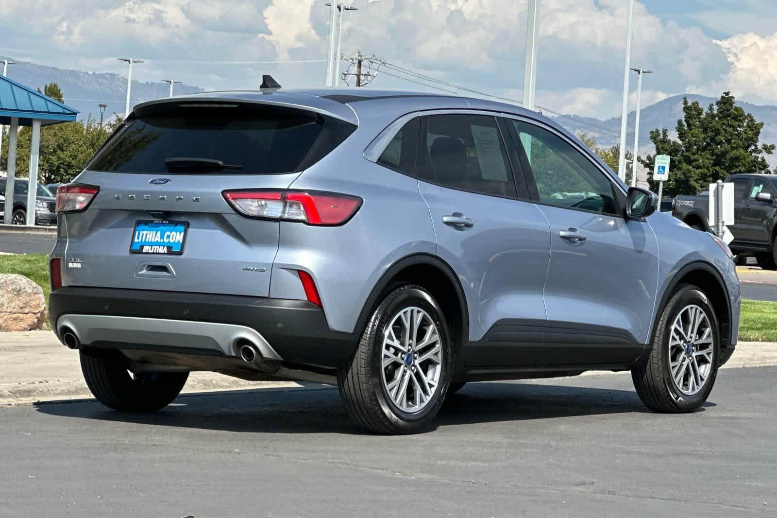 Certified 2022 Ford Escape SEL w/ Technology Package AWD/4WD image 2