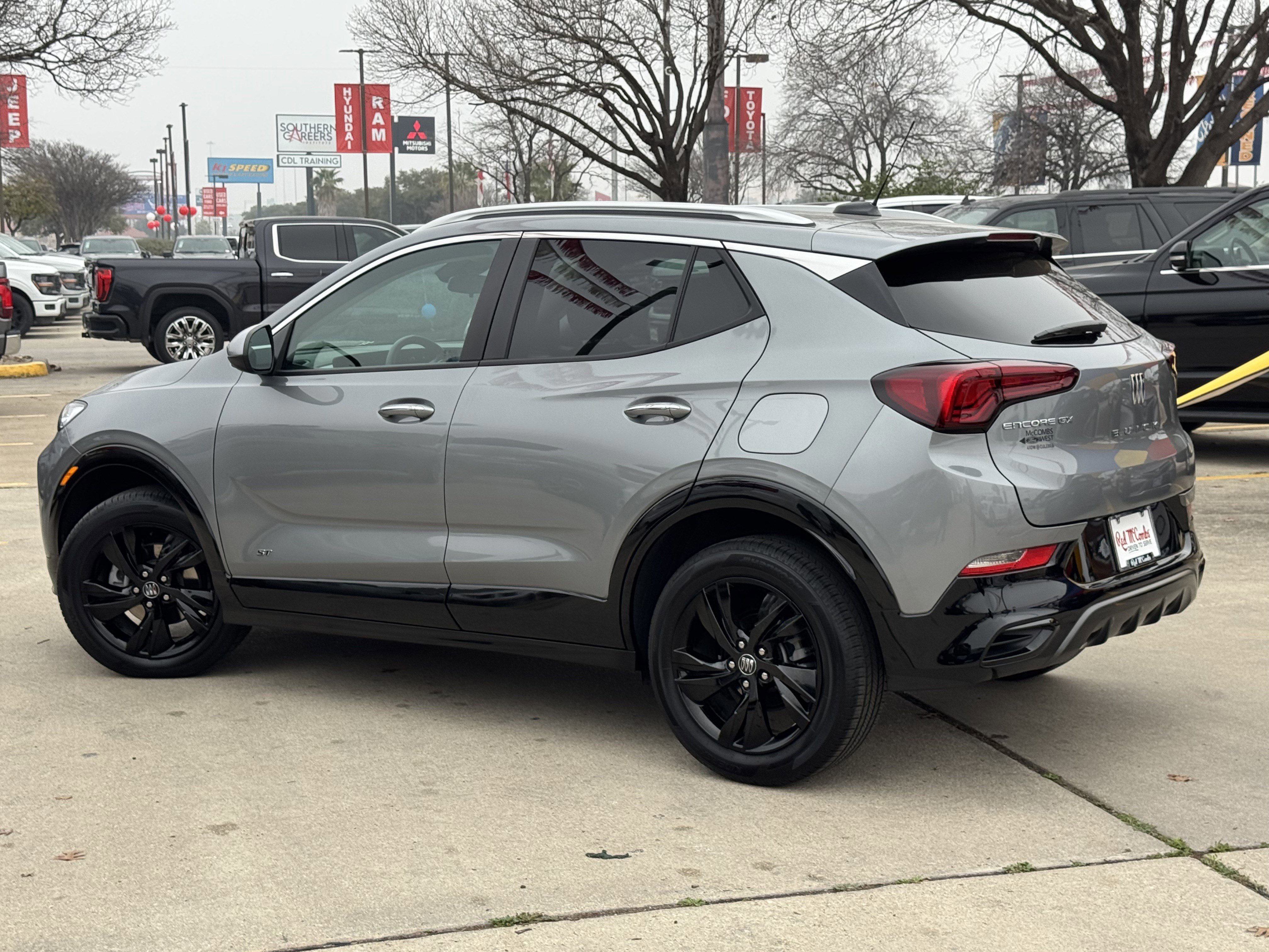 Used 2025 Buick Encore GX Sport Touring w/ Comfort Package image 6