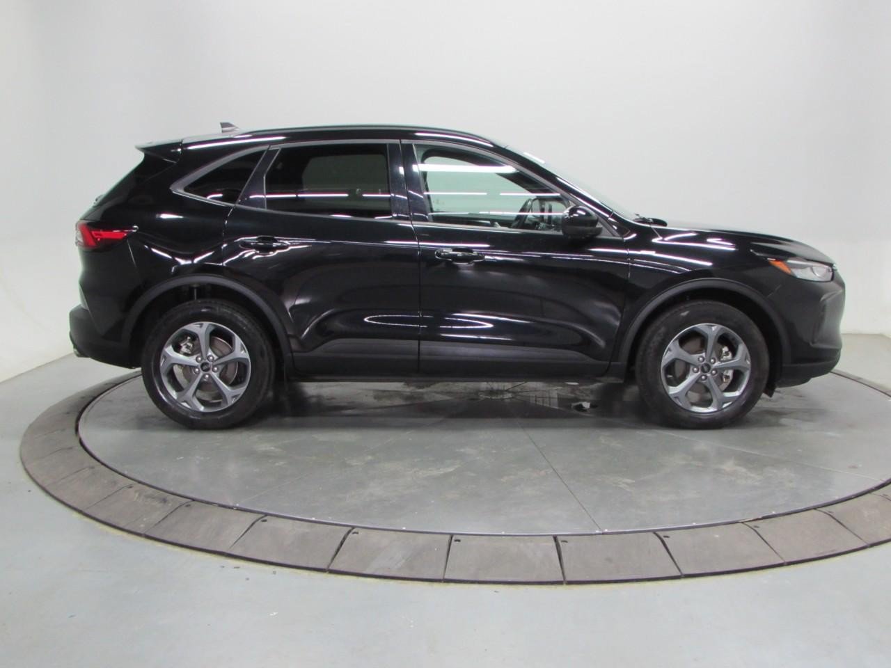 Certified 2025 Ford Escape ST-Line Select AWD/4WD image 8