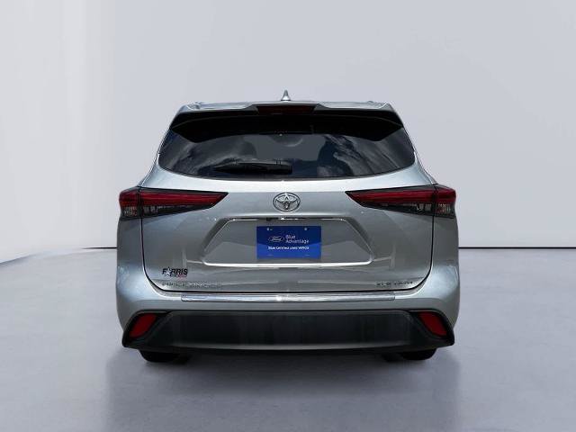 Used 2023 Toyota Highlander XLE AWD/4WD image 4