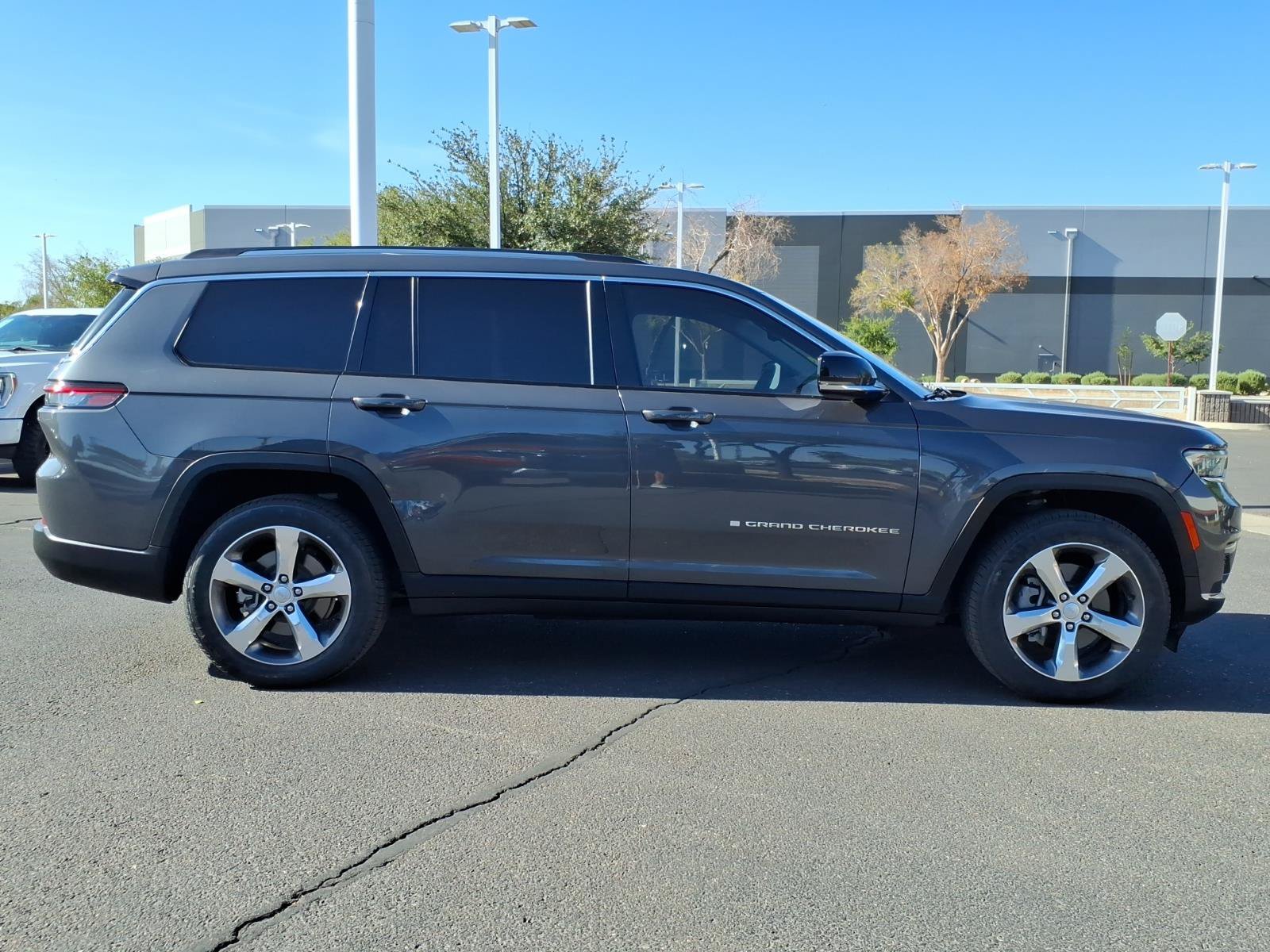 Used 2021 Jeep Grand Cherokee L Limited w/ Trailer Tow Group (B) AWD/4WD image 6
