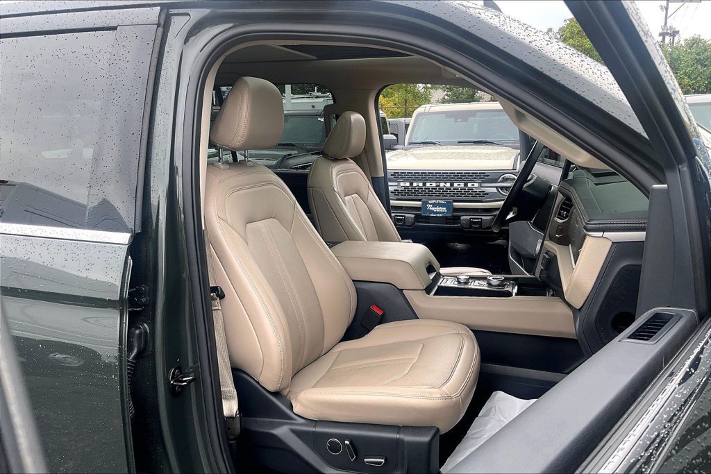 Certified 2023 Ford Expedition Limited AWD/4WD image 6