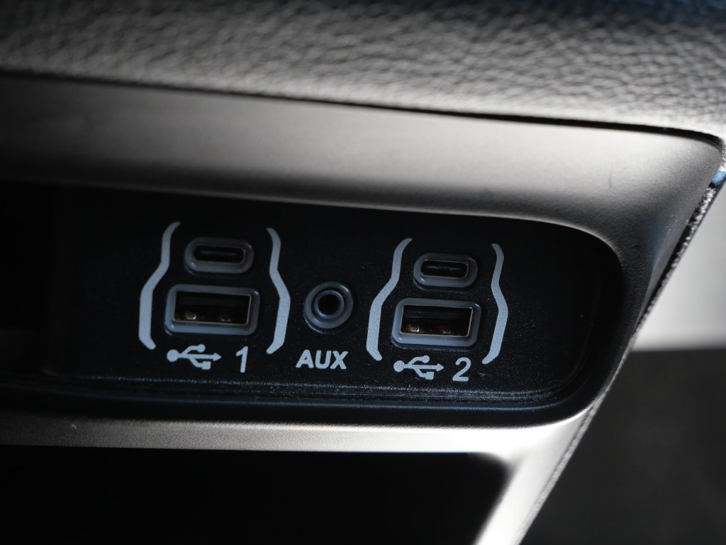 Used 2023 Chrysler Pacifica Touring FWD image 30