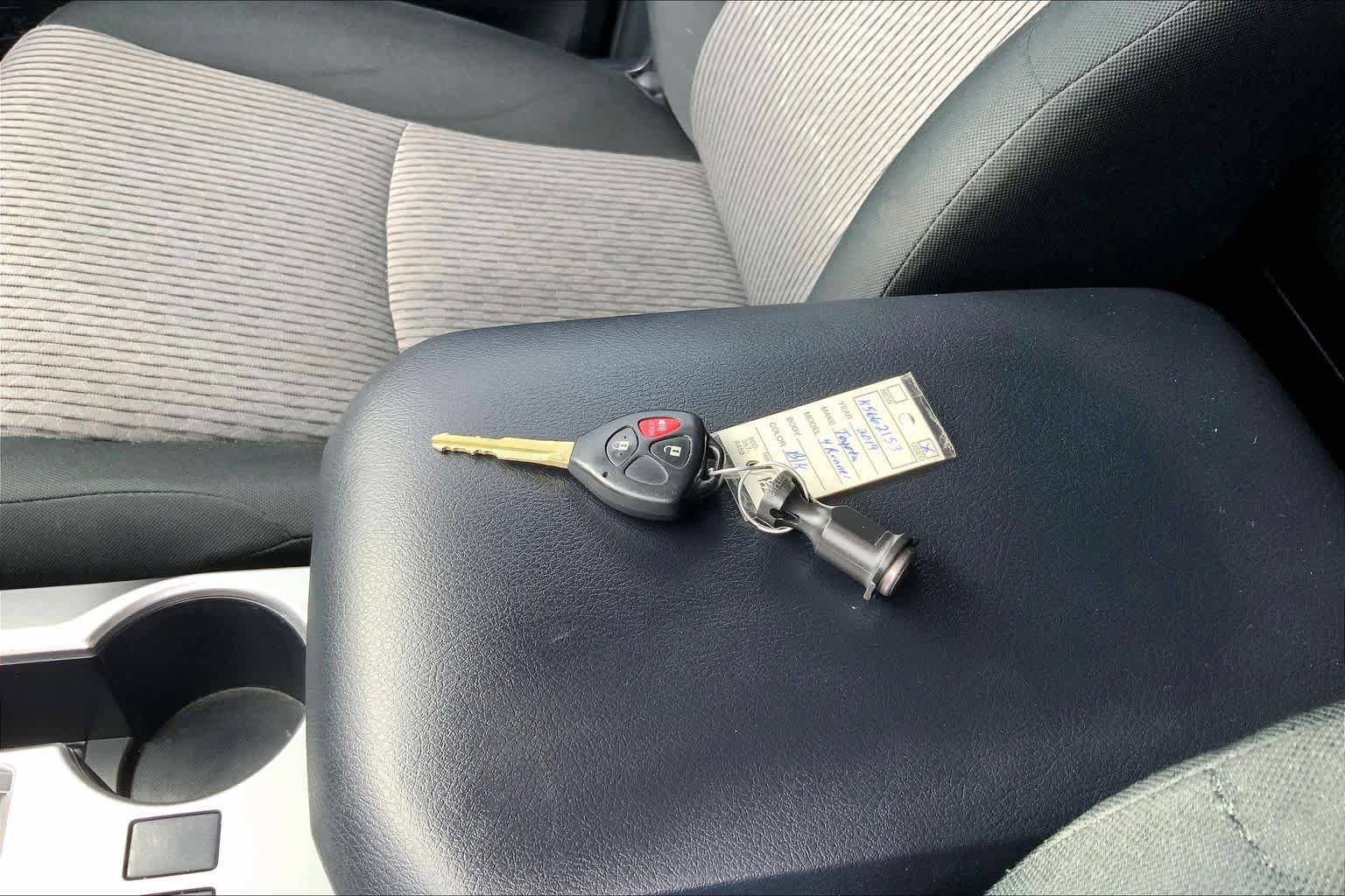 Used 2019 Toyota 4Runner SR5 AWD/4WD image 14