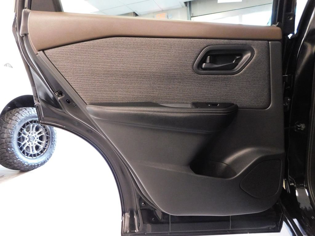 Used 2021 Nissan Rogue S AWD/4WD image 30