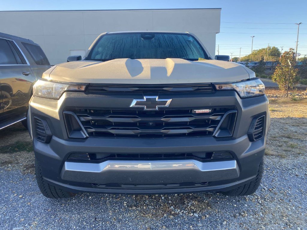 Used 2024 Chevrolet Colorado Trail Boss w/ Technology Package AWD/4WD image 2