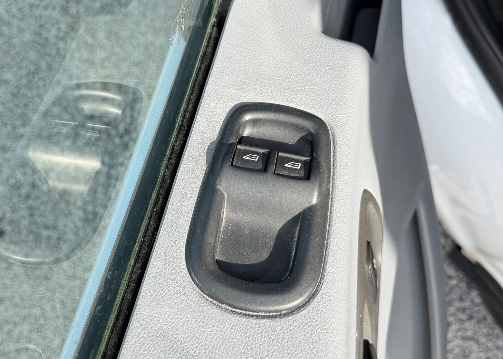 Certified 2019 Ford Transit 350 148 Medium Roof w/ Interior Upgrade Package image 26