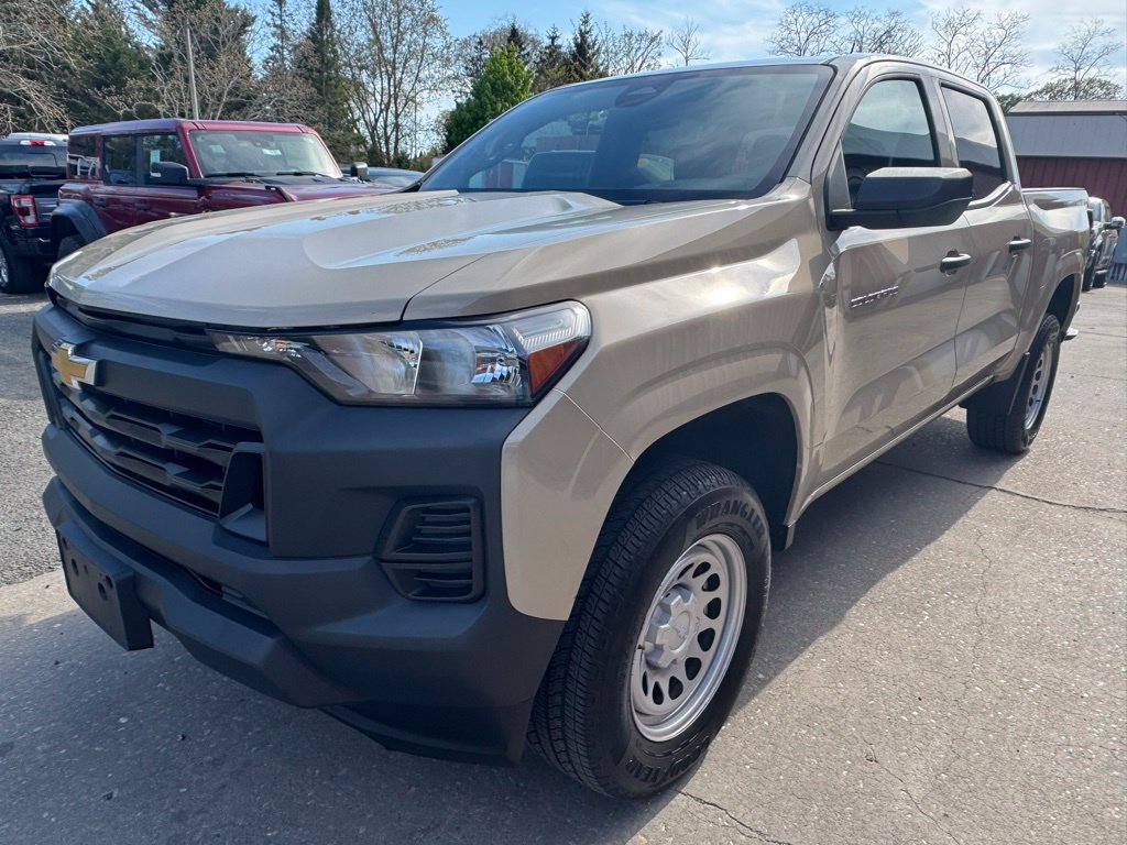 Used 2024 Chevrolet Colorado W/T RWD image 3
