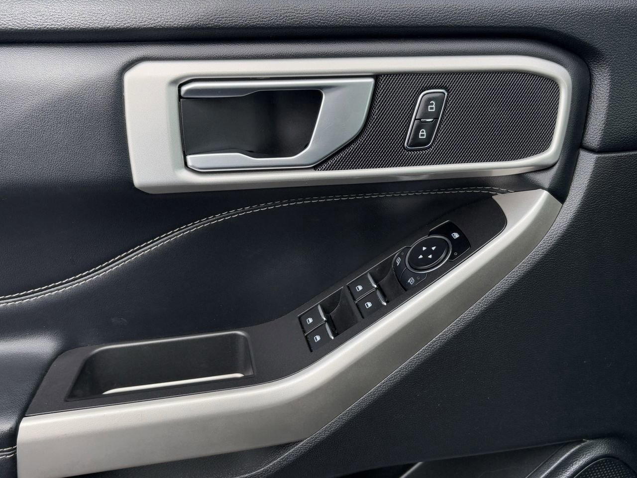 Certified 2023 Ford Explorer XLT image 24