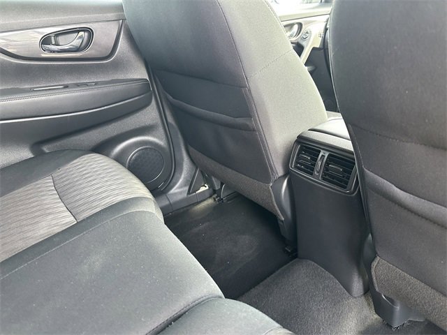 Used 2019 Nissan Rogue SV w/ Premium Package image 39