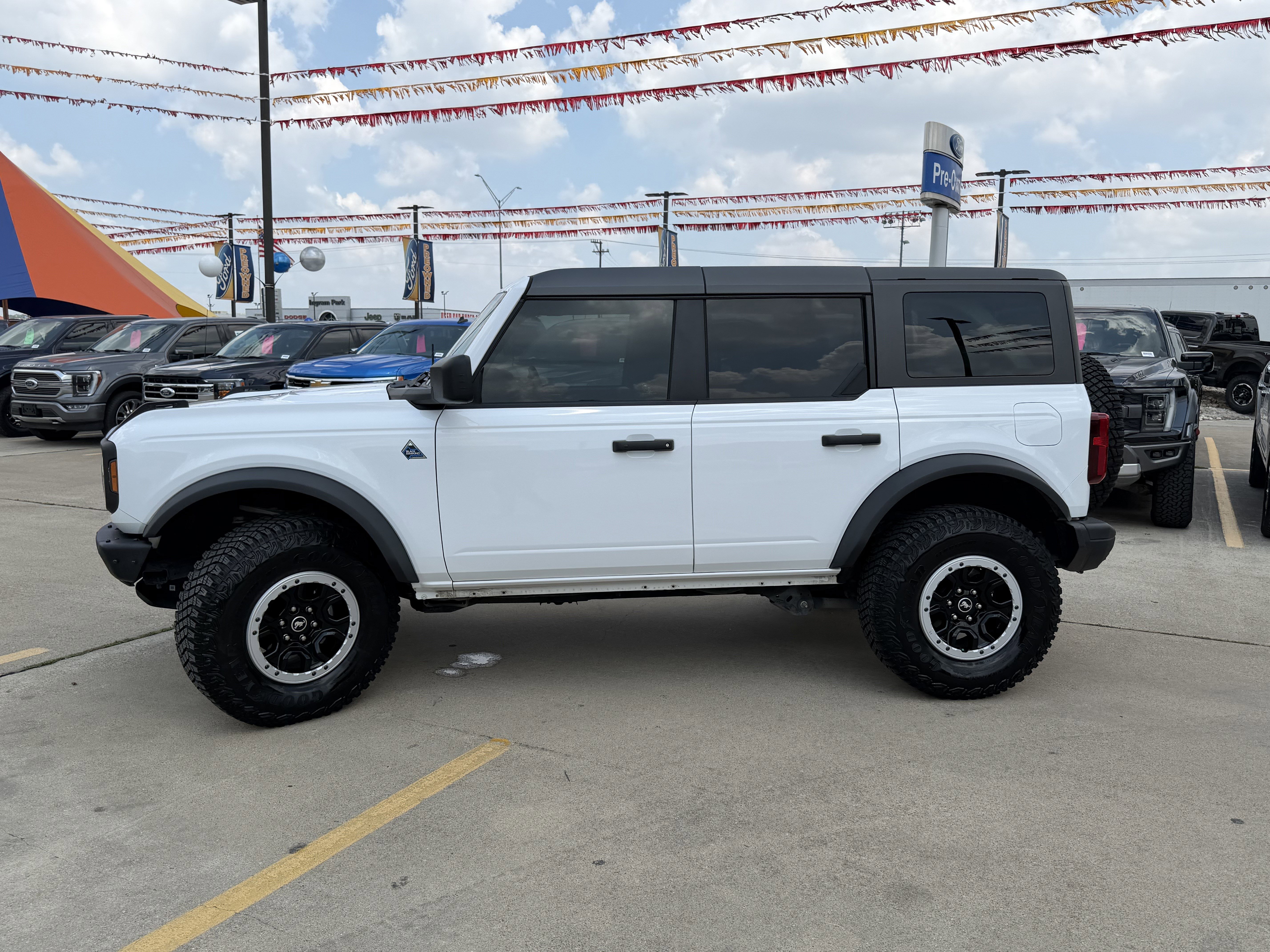 Certified 2024 Ford Bronco Black Diamond w/ Sasquatch Package AWD/4WD image 9