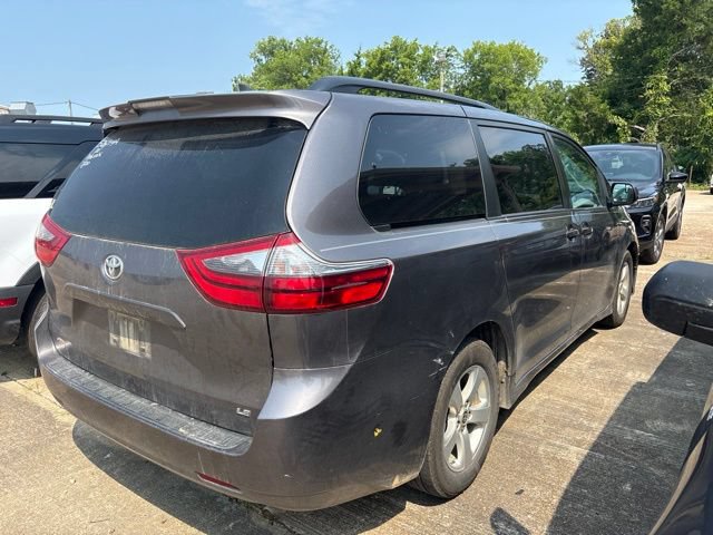 Used 2020 Toyota Sienna LE FWD image 2