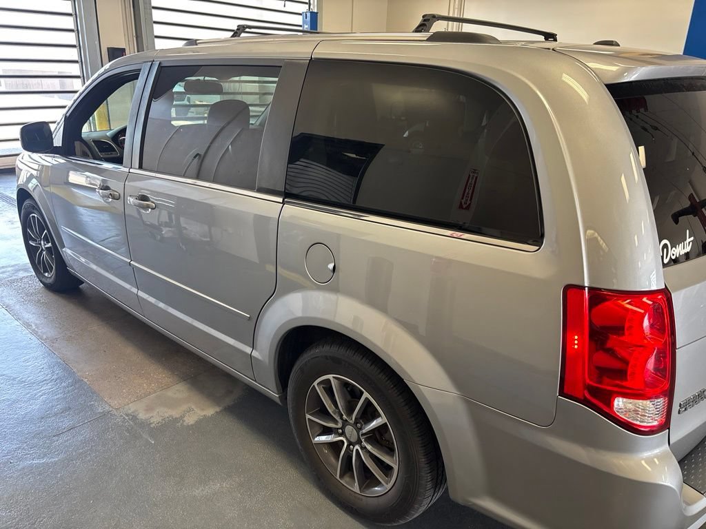 Used 2017 Dodge Grand Caravan SXT FWD image 7