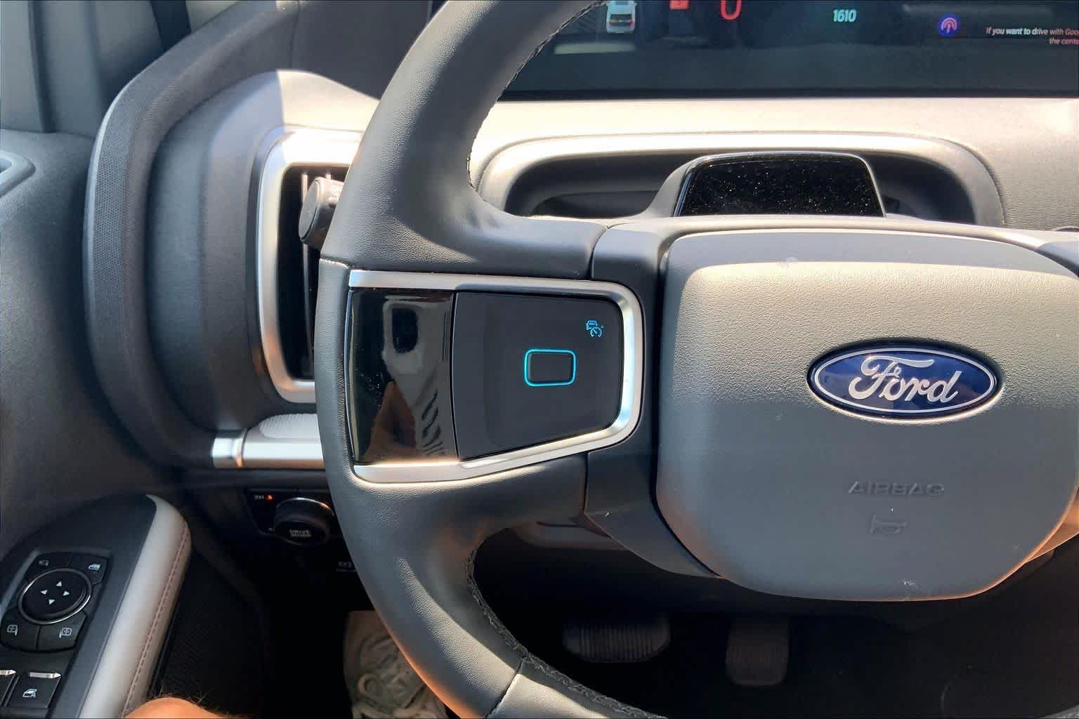 Certified 2025 Ford Expedition Active AWD/4WD image 23