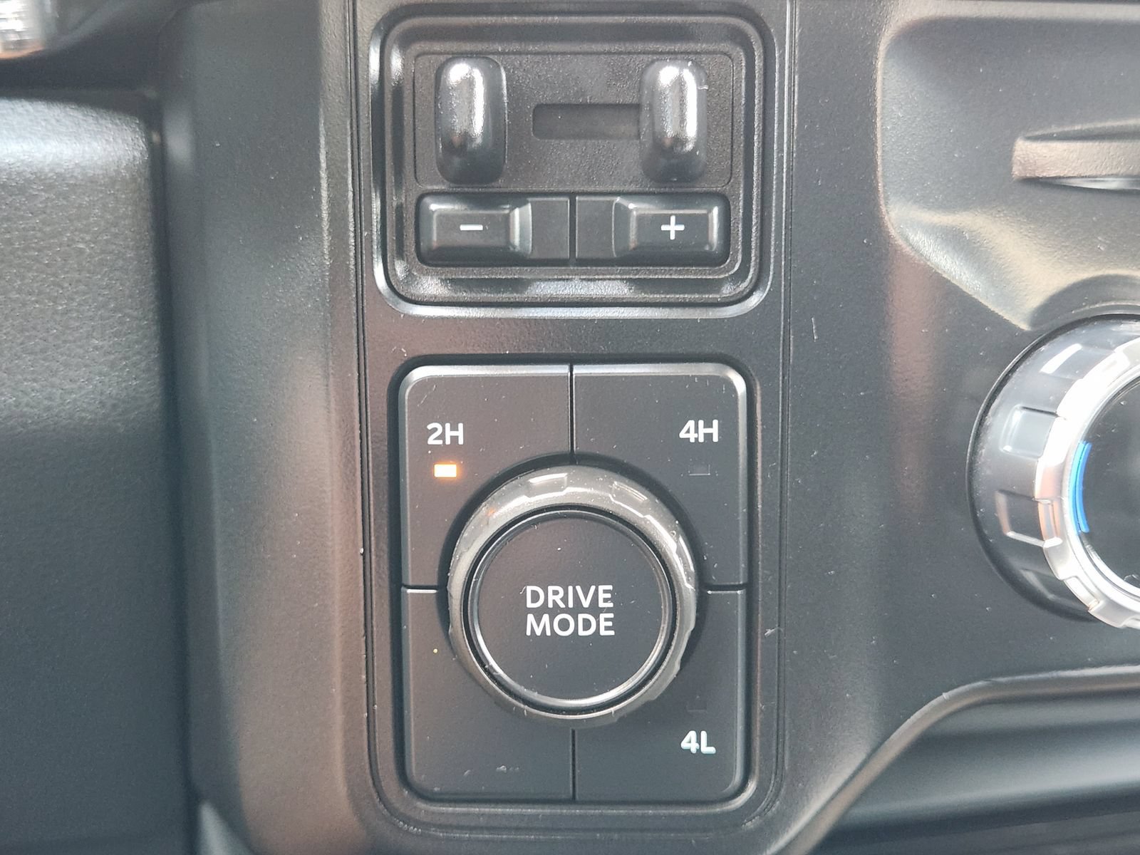 Certified 2024 Ford F350 Lariat w/ Lariat Ultimate Package AWD/4WD image 24