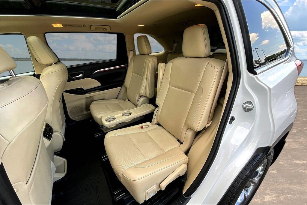 Used 2019 Toyota Highlander Limited Platinum AWD/4WD image 24