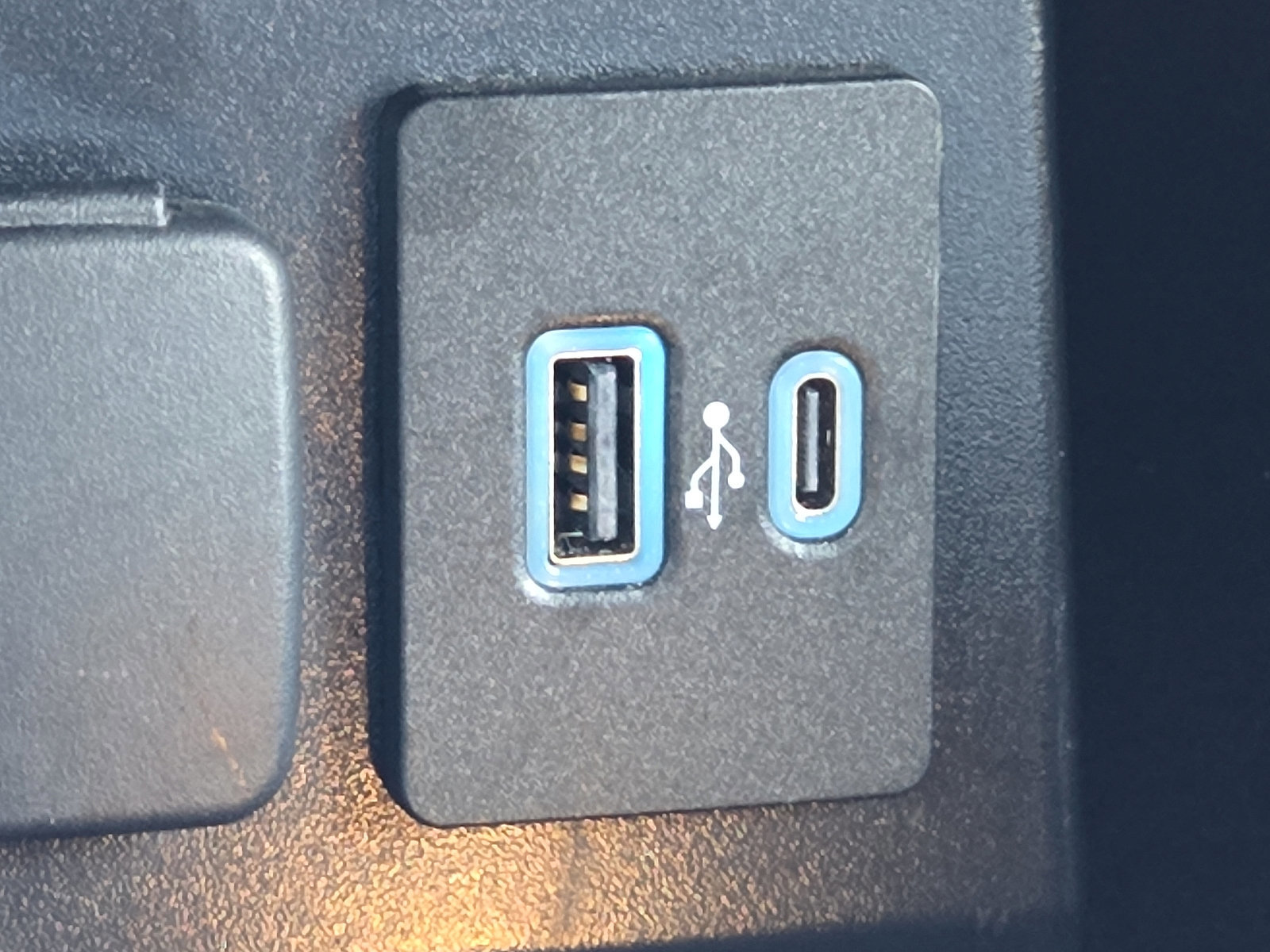 Certified 2022 Ford Explorer XLT w/ Equipment Group 202A image 21